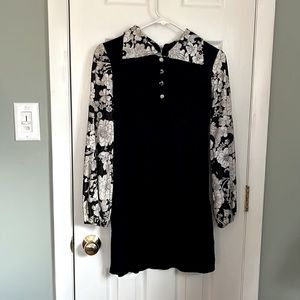 Vintage 70's Black & White Mini Dress w Long Sleeves Patterned